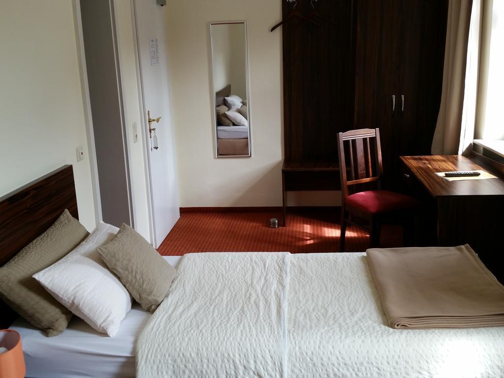 Linde Restaurant & Hotel Nussloch Bagian luar foto